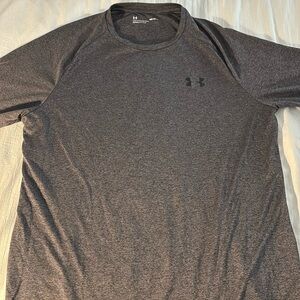 Men’s grey workout shirt
